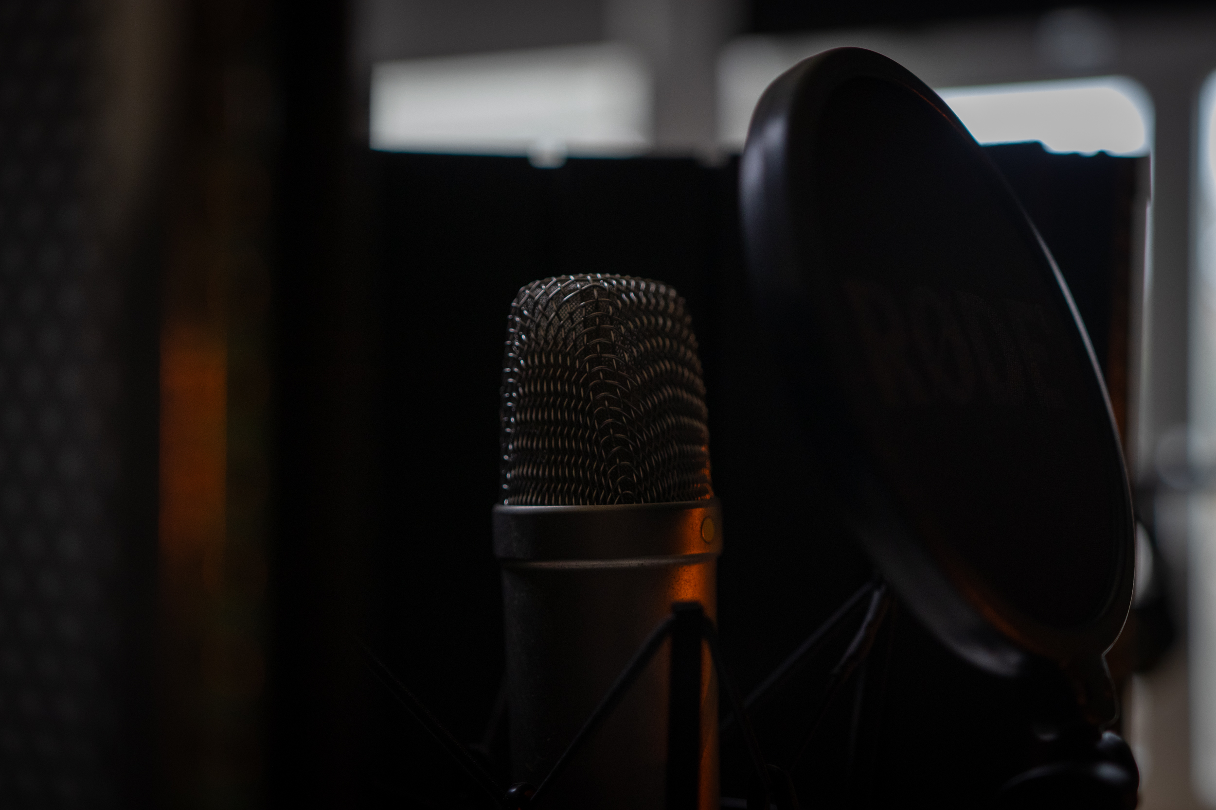 Audiomikrofon im Studio von MIKAMEDIA