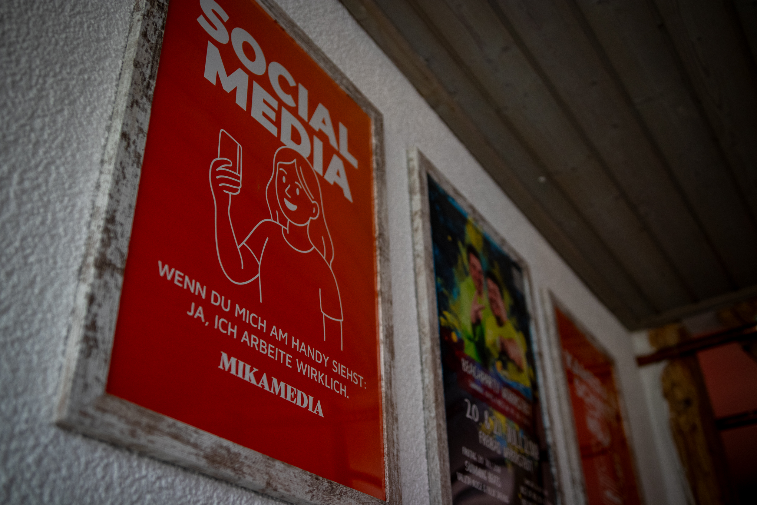 Plakat mit Motiv von MIKAMEDIA